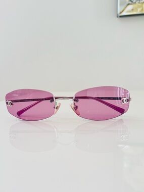 RARE 🍒Vintage Chanel pink  rimless sunglasses.